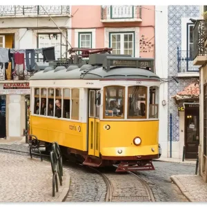 Straßenbahn in der Altstadt von Lissabon U4SR Wandbild Kracherpreis