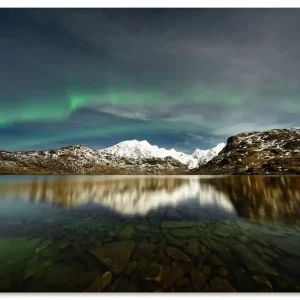 Begrenztes Angebot Polarlicht über einer Bergkette II U3TC Wandbild