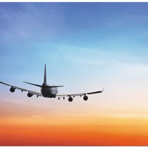 Highlight Flugzeug vor orange/blauem Abendhimmel Q9JB Wandbild