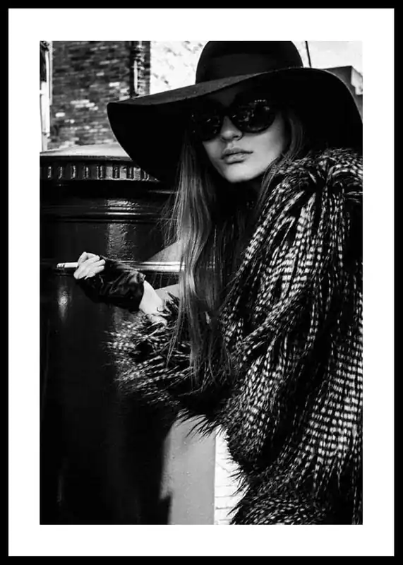 Saisonangebot Dressed in Black Poster