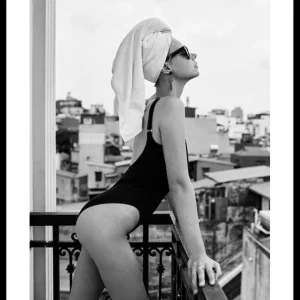 On The Balcony Poster Top-Preis