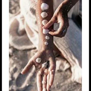 Sea Shells On Arm Poster Knallerangebot
