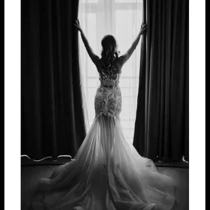 Kracherpreis Woman Opening Curtains Poster