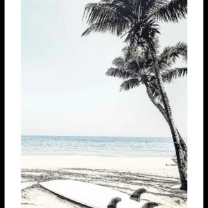 Schnäppchen Surfboard On Beach Poster