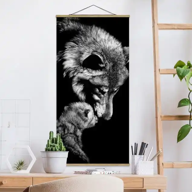 Wolf vor Schwarz Stoffbild - Hochformat Top-Preis