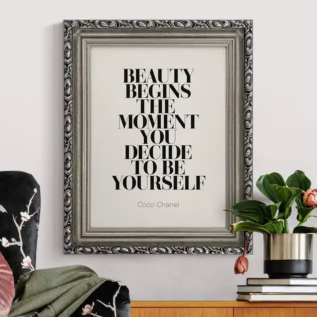 Be yourself Coco Chanel in Creme Gerahmtes Leinwandbild Begrenztes Angebot