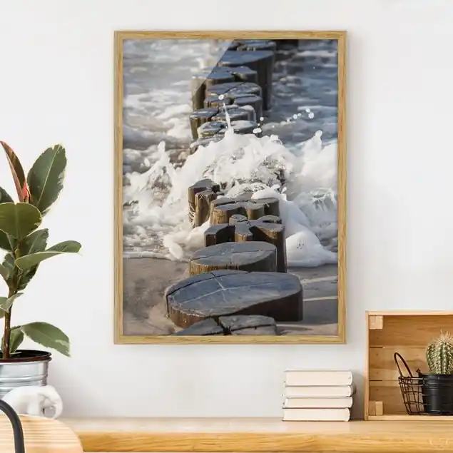 Wochenendangebot Wellenbrecher am Strand Bild mit Rahmen - Hochformat