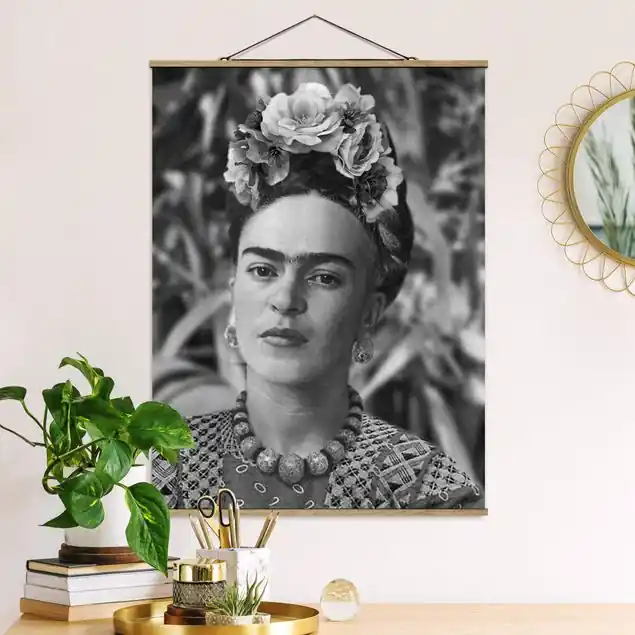 Knallerangebot Frida Kahlo Foto Portrait mit Blumenkrone Stoffbild