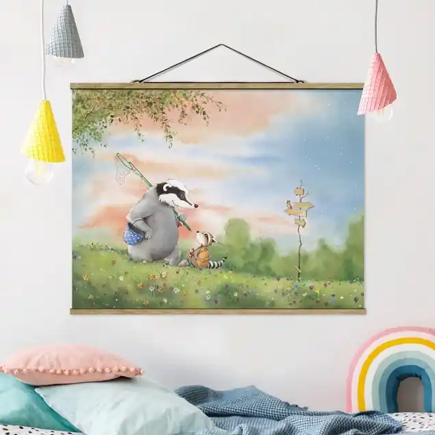 Begrenztes Angebot Wassili Waschbär - Wassili und Sibelius am Wegweiser                               Stoffbild - Querformat