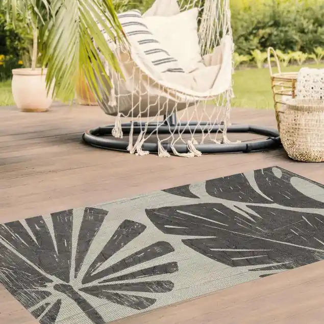 Palmenblätter vor Hellgrau Vinylteppich Top-Seller