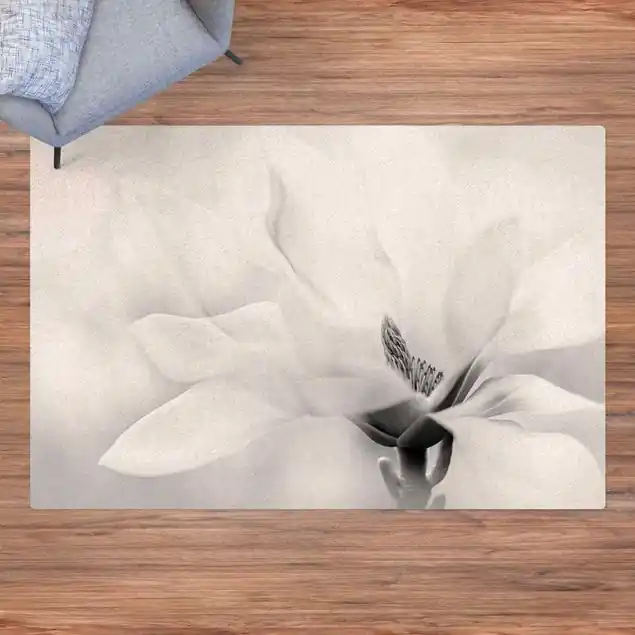 Zarte Magnolienblüte Schwarz-Weiß                               Kork-Teppich Preiswert