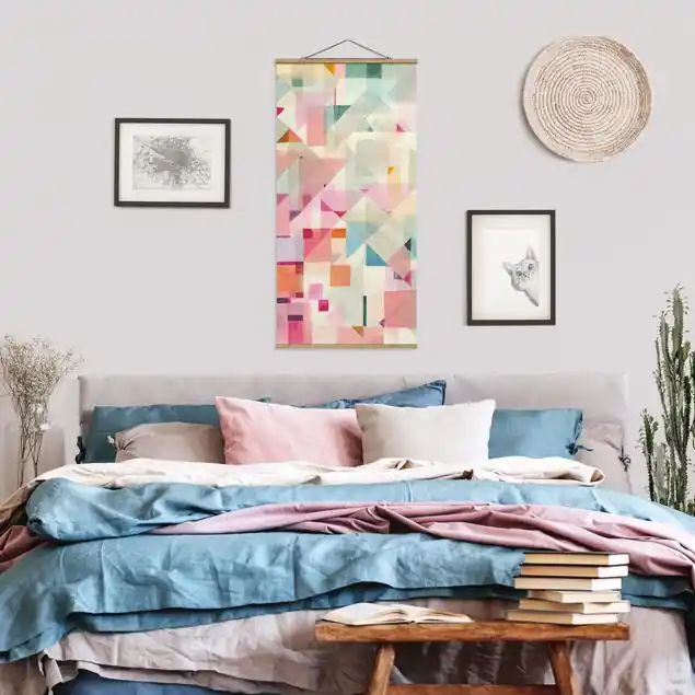 Abverkauf Pastellfarbene Dreiecke                               Feines Stoffbild • inkl. filigraner Holzleisten & gewachster Baumwollkordel • edle Fine-Art-Optik mit Vintage-Charakter • gefertigt in Deutschland