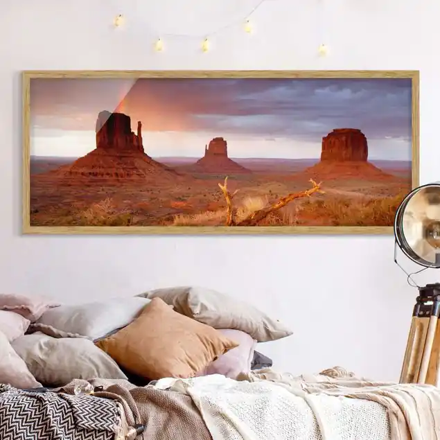 Preis Gesenkt Monument Valley bei Sonnenuntergang Bild mit Rahmen in Manufakturqualität • Eiche naturbelassen • inkl. Rahmung von Hand • Made in Germany
