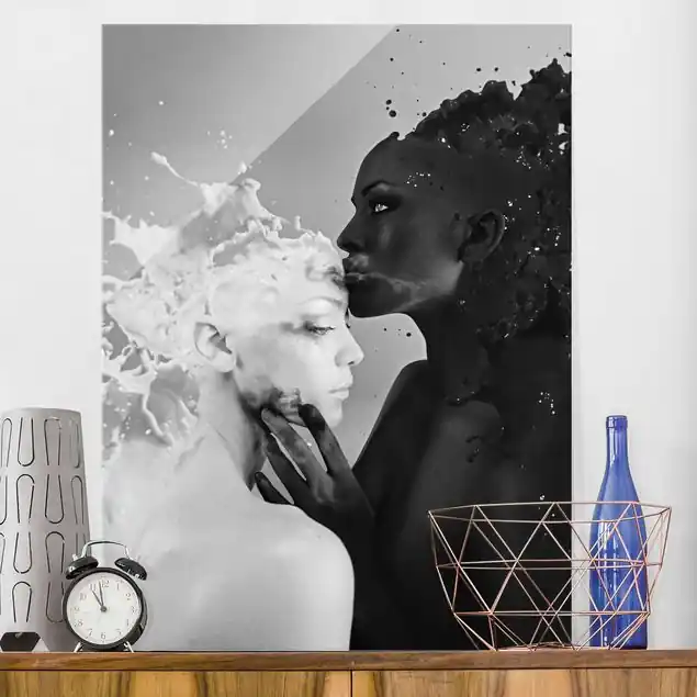 Markenprodukt Milch & Kaffee Kuss schwarz weiß Glasbild - Hochformat